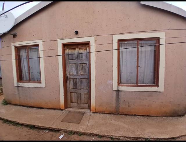 2 BEDROOM HOUSE FOR SALE IN LENASIA SOUTH